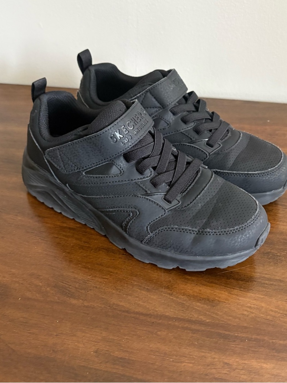 Skechers Memory Foam Black Tennis Shows Comfort 4.5 NWOT No Tie Basic